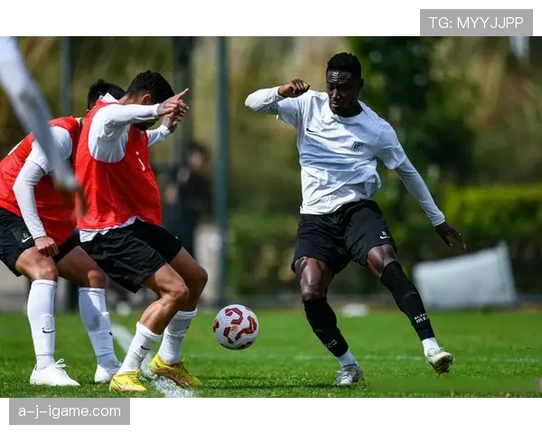 斯通斯战术适配性成关键，助球队逆转取胜表现抢眼