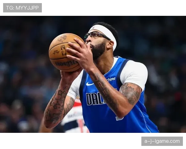 戴维斯战术适应能力显著提升，助球队战绩稳步攀升表现亮眼