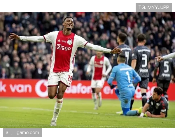 克鲁伊夫技术遗产重塑现代足球：战术革新与风格演进的深远影响