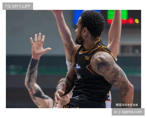 德保罗情绪失控引发争议，赛场内外反响持续发酵