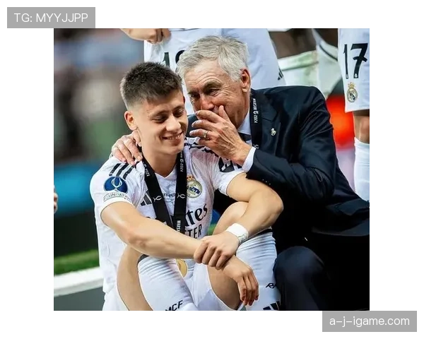 居莱尔与哈维西蒙斯:新星崛起路径与场上角色差异分析 居莱尔与哈维西蒙斯:新星崛起路径与场上角色差异分析