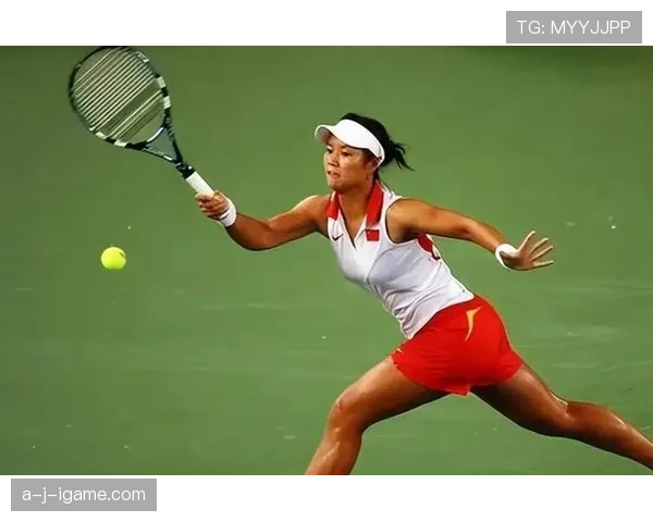 李娜赛场像猛兽，回家穿拖鞋端茶杯那一刻真像隔壁阿姨