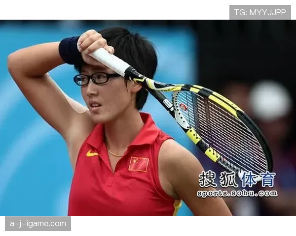 郑赛赛训练完随手背个小包，下秒出现在豪车旁这反差有点狠