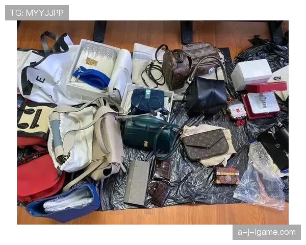 熊朝忠这生活真有戏，赛场上像疯子，生活中竟买了一堆奢侈品堆满房间